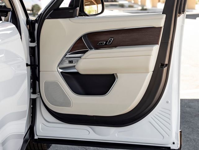 Used 2023 Land Rover Range Rover SE image 28