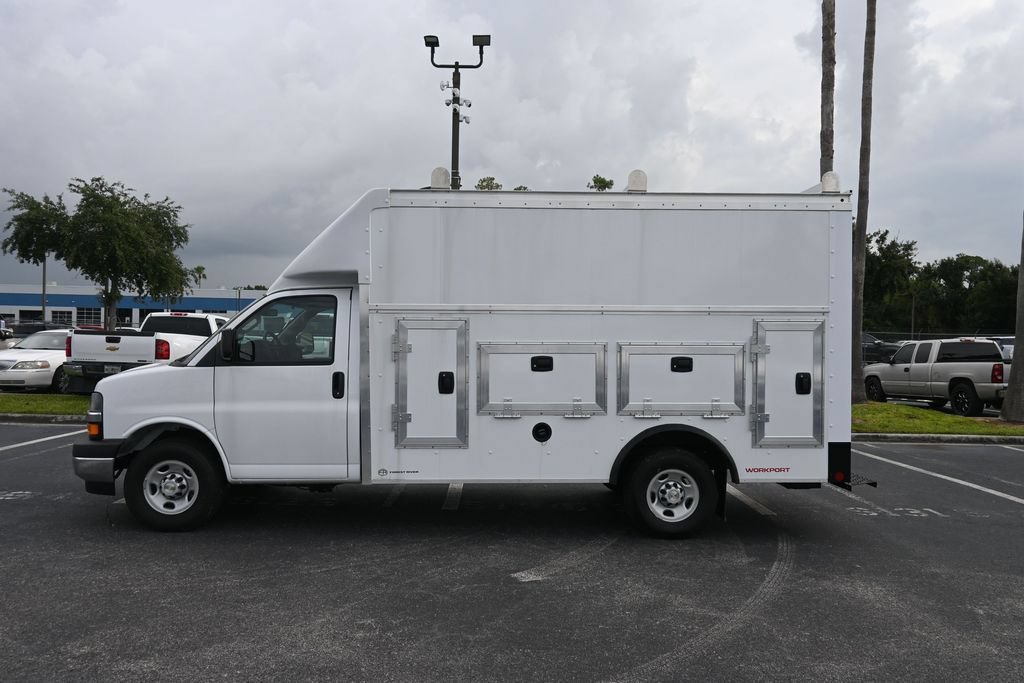 Used 2026 Chevrolet Express 3500 w/ Power Convenience Package RWD image 2