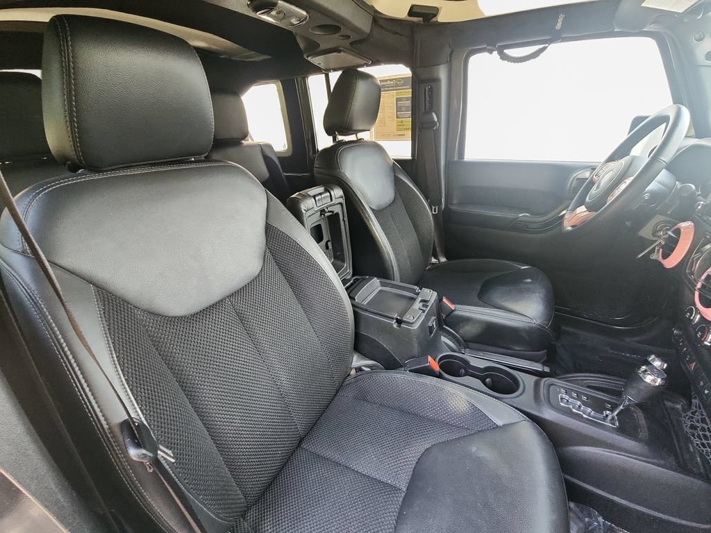 Used 2017 Jeep Wrangler Unlimited Sahara AWD/4WD image 27