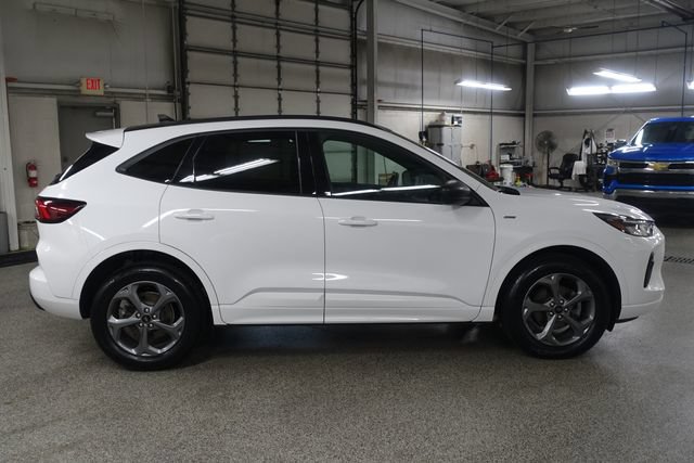 Used 2023 Ford Escape ST-Line w/ Tech Pack #1 AWD/4WD image 8