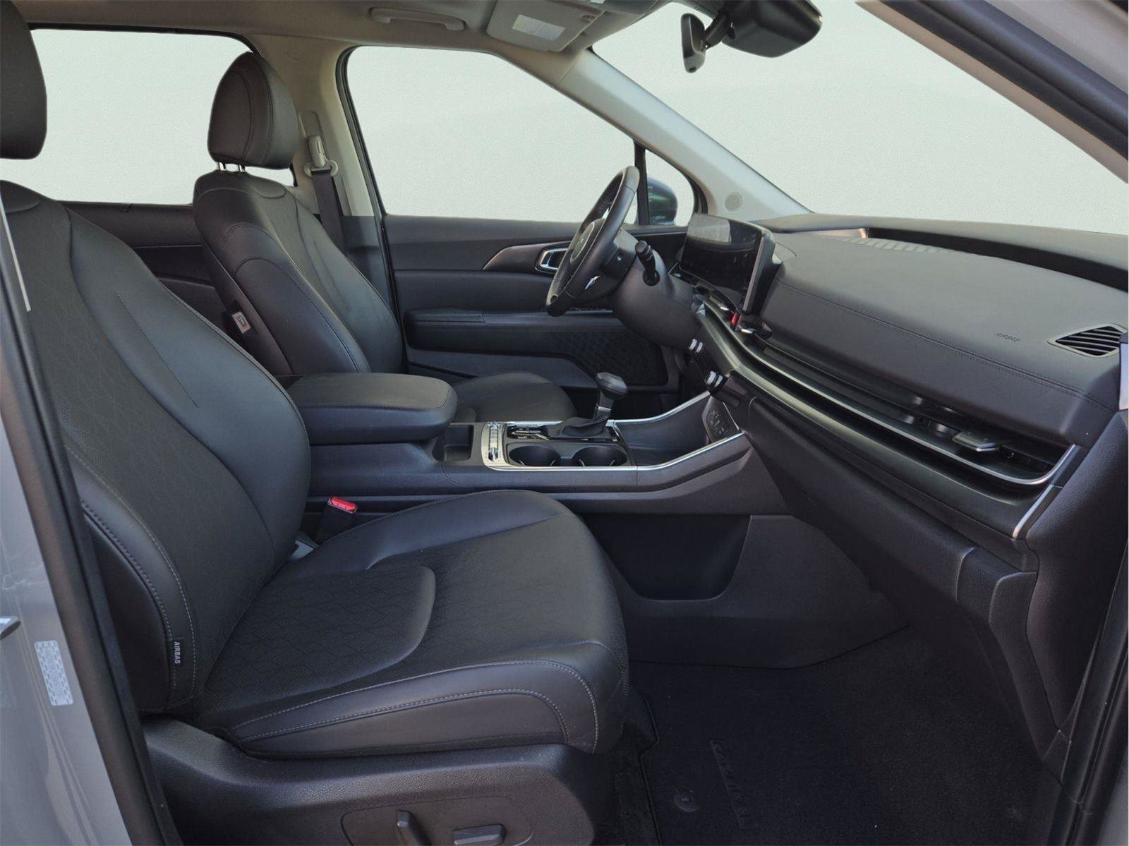 Used 2025 Kia Carnival SX w/ SX Dark Edition Package FWD image 23