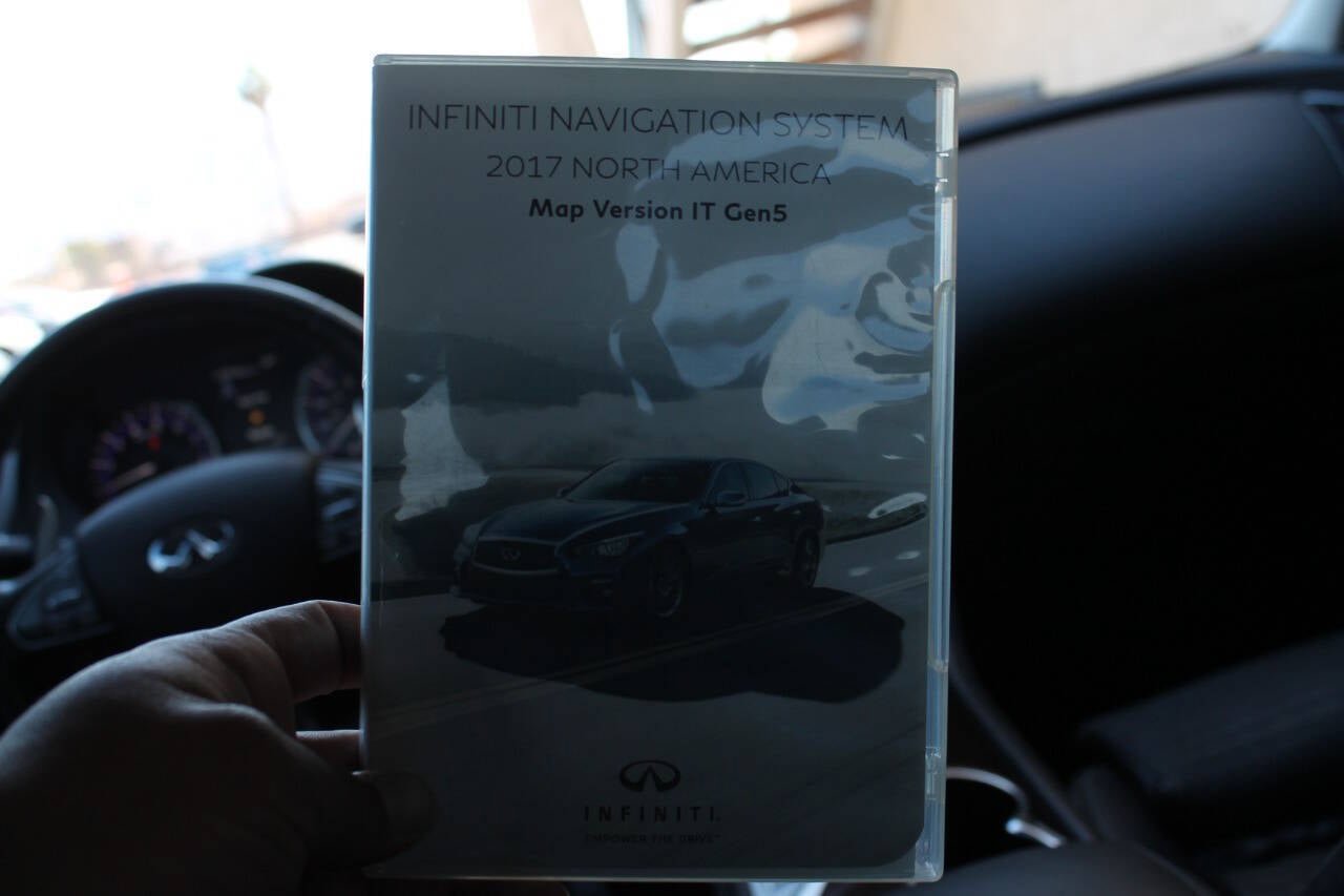 Used 2014 INFINITI Q50 Hybrid AWD w/ Deluxe Technology Package image 39