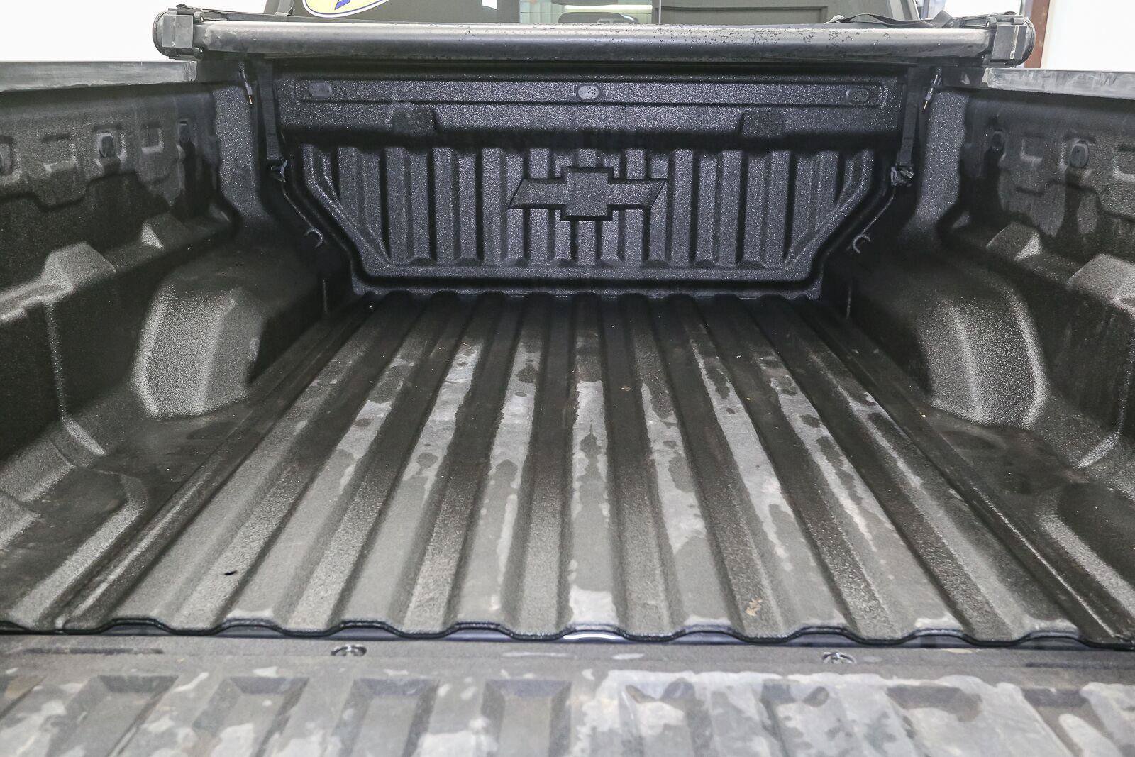 Used 2025 Chevrolet Colorado ZR2 w/ Technology Package AWD/4WD image 13