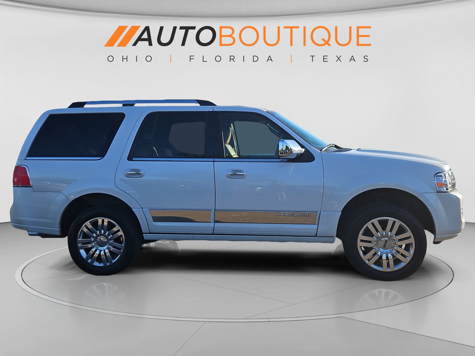 Used 2013 Lincoln Navigator 2WD image 6