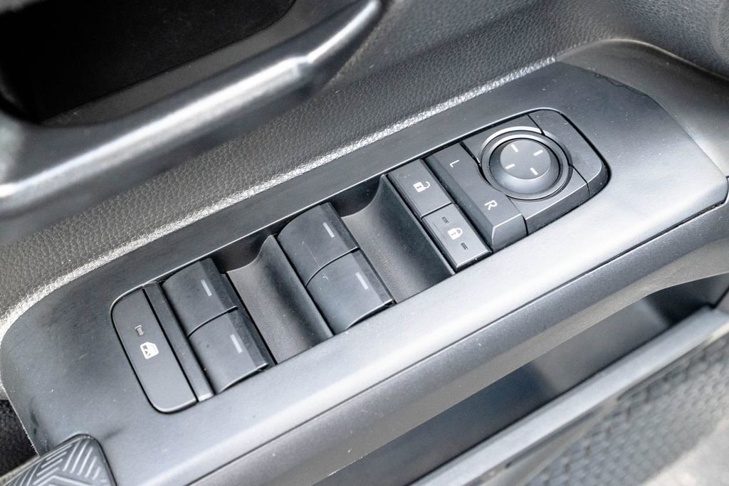 Used 2025 Toyota Tacoma SR5 AWD/4WD image 18