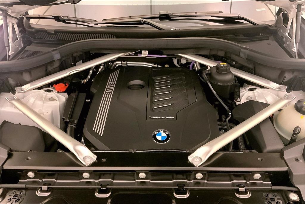 Used 2022 BMW X5 xDrive40i w/ M Sport Package AWD/4WD image 9