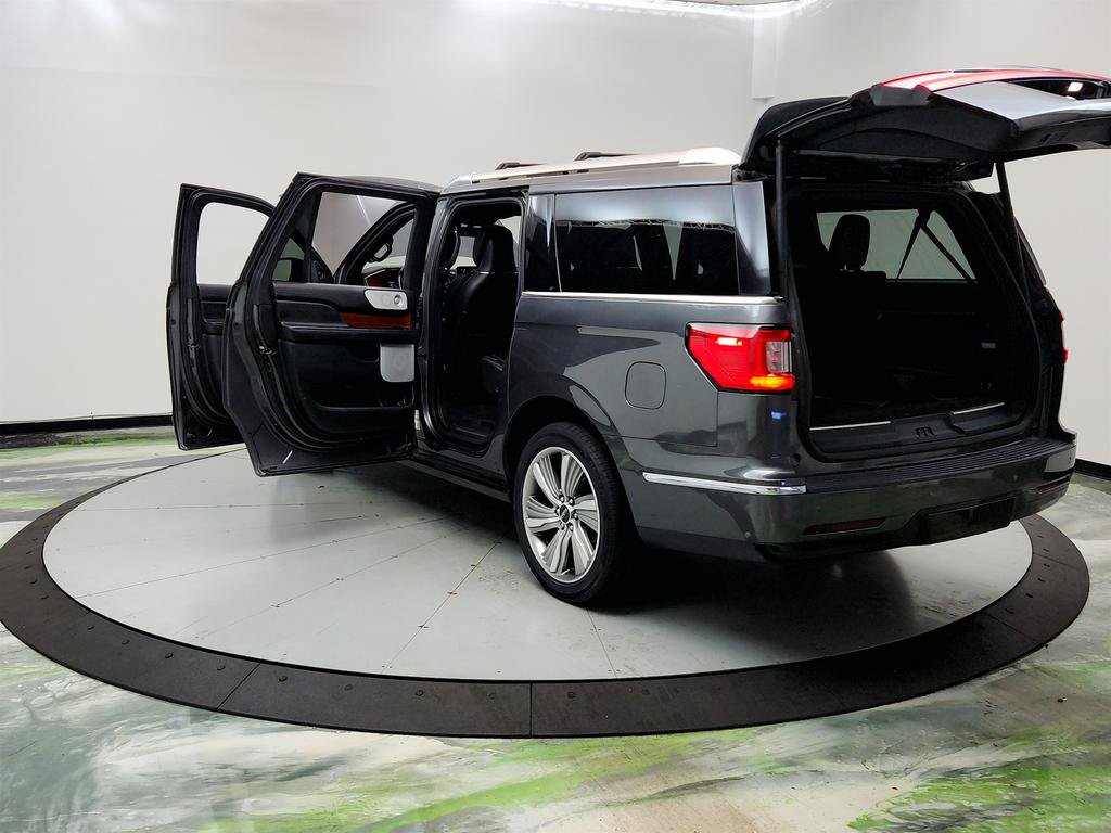 Used 2018 Lincoln Navigator L Reserve w/ Technology Package AWD/4WD image 12