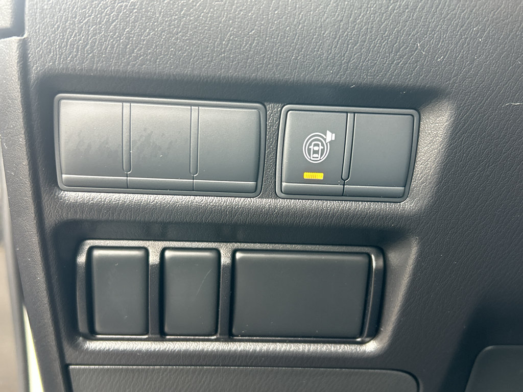 Used 2021 Nissan Armada SV AWD/4WD image 17