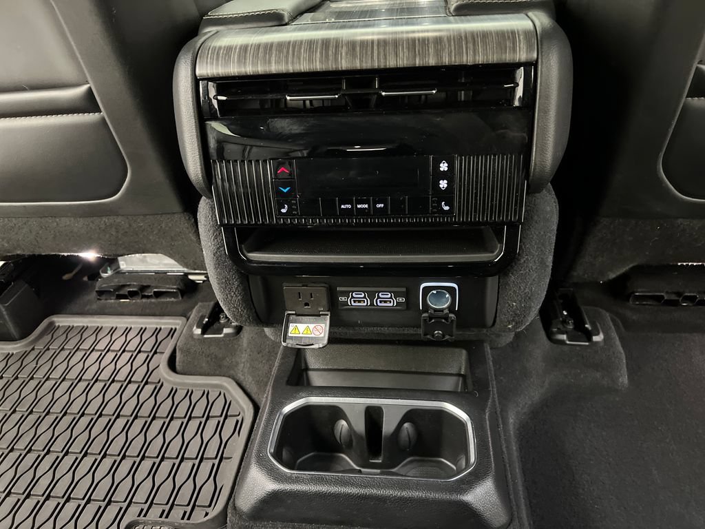 Used 2024 Jeep Wagoneer Series III AWD/4WD image 26