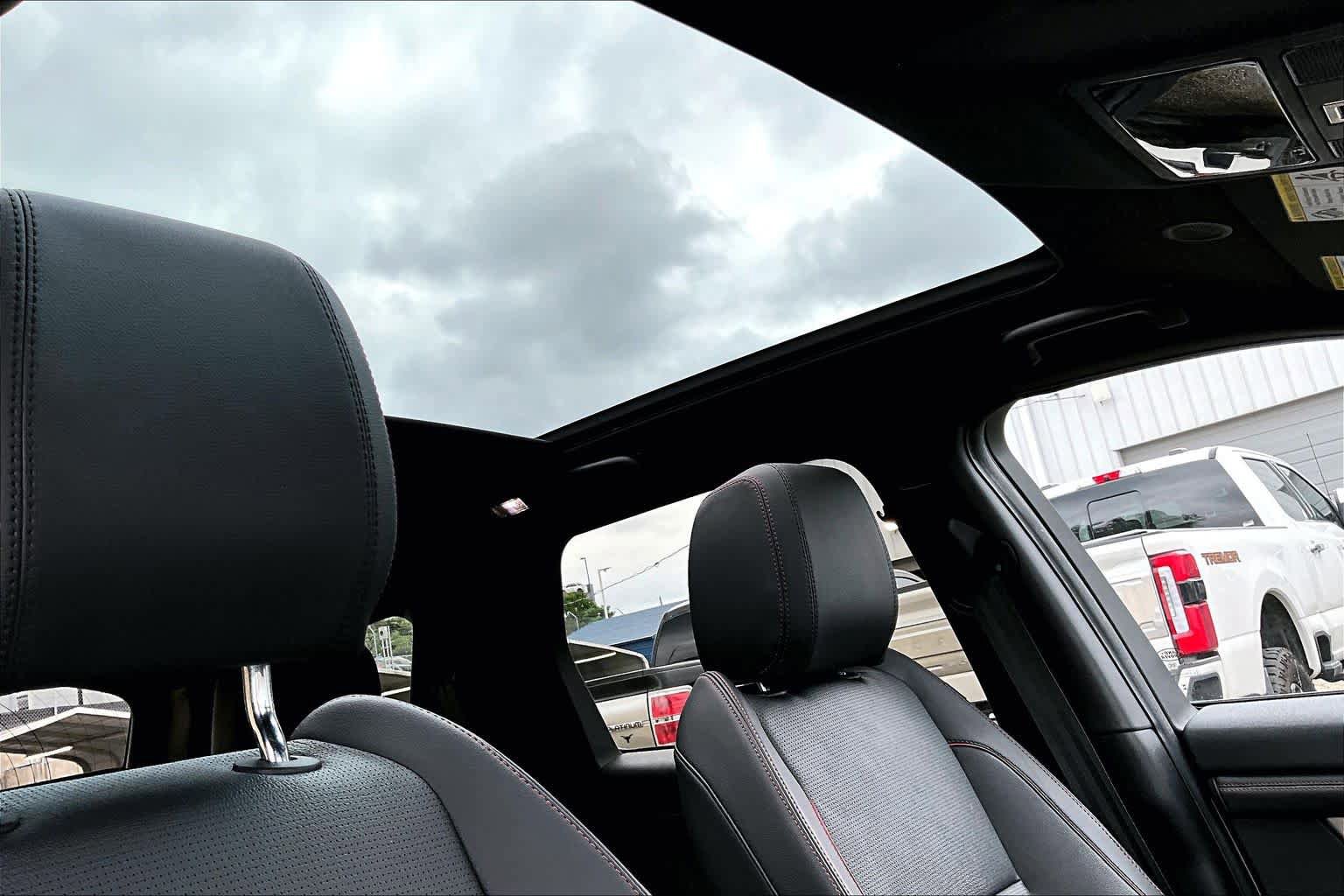 Used 2023 Land Rover Discovery Sport SE R-Dynamic image 14