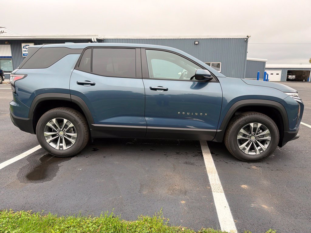 New 2027 Chevrolet Equinox LT AWD/4WD image 2