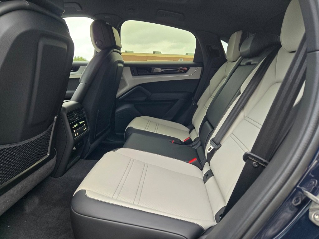 New 2026 Porsche Cayenne Coupe image 32