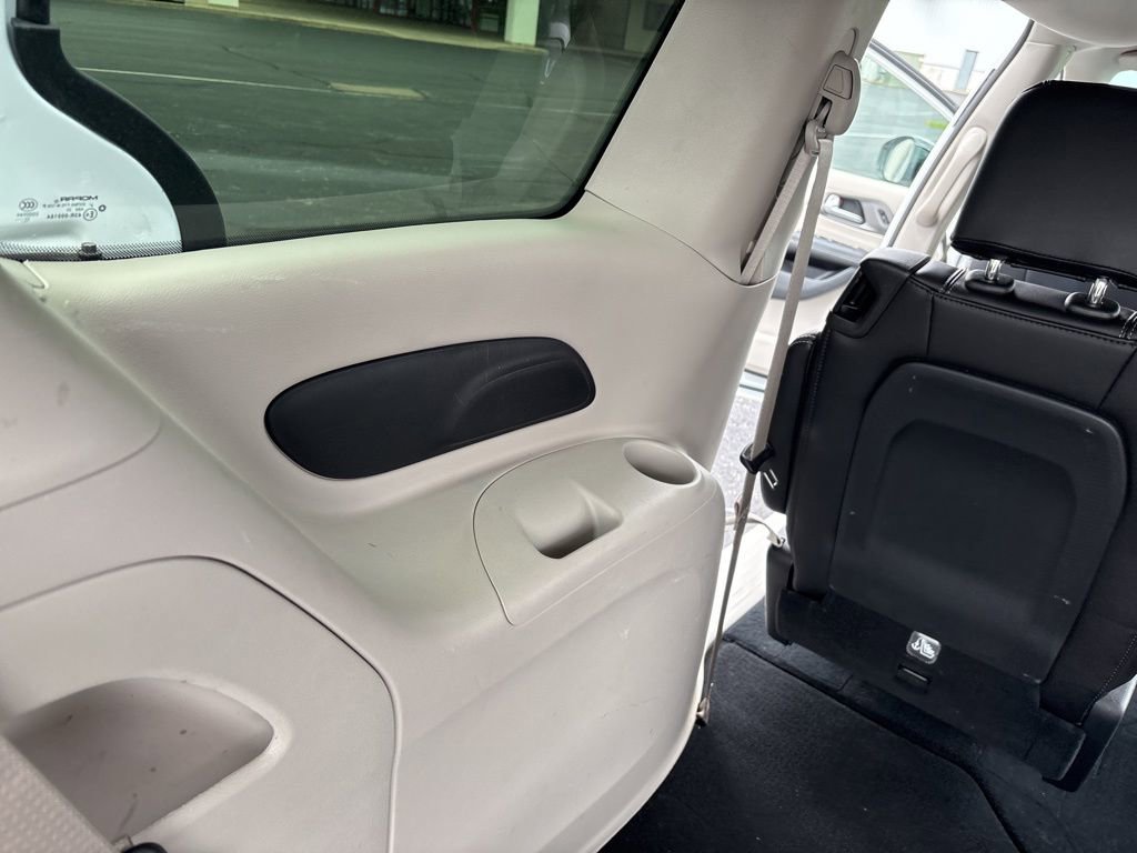 Used 2024 Chrysler Pacifica Touring-L w/ Road Tripper Package FWD image 23