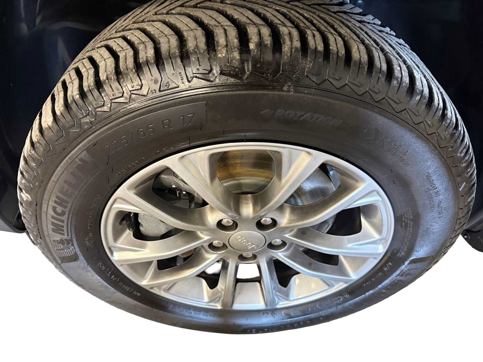 Used 2019 Jeep Cherokee Latitude Plus w/ Cold Weather Group AWD/4WD image 8