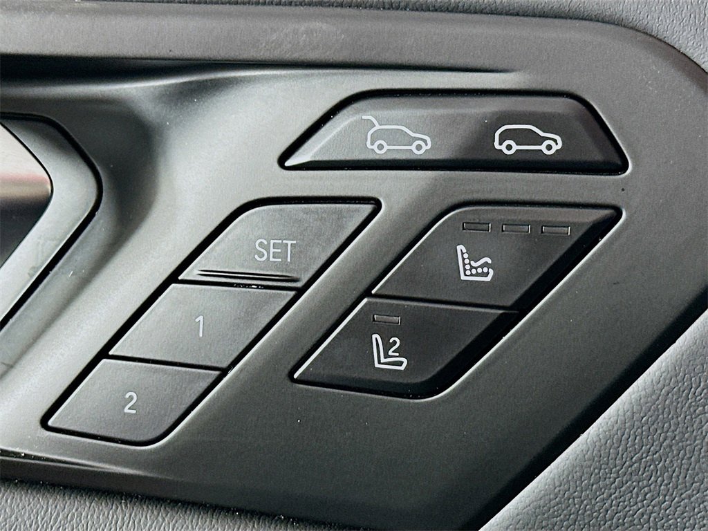 Used 2025 BMW X6 M Competition w/ Executive Package image 20