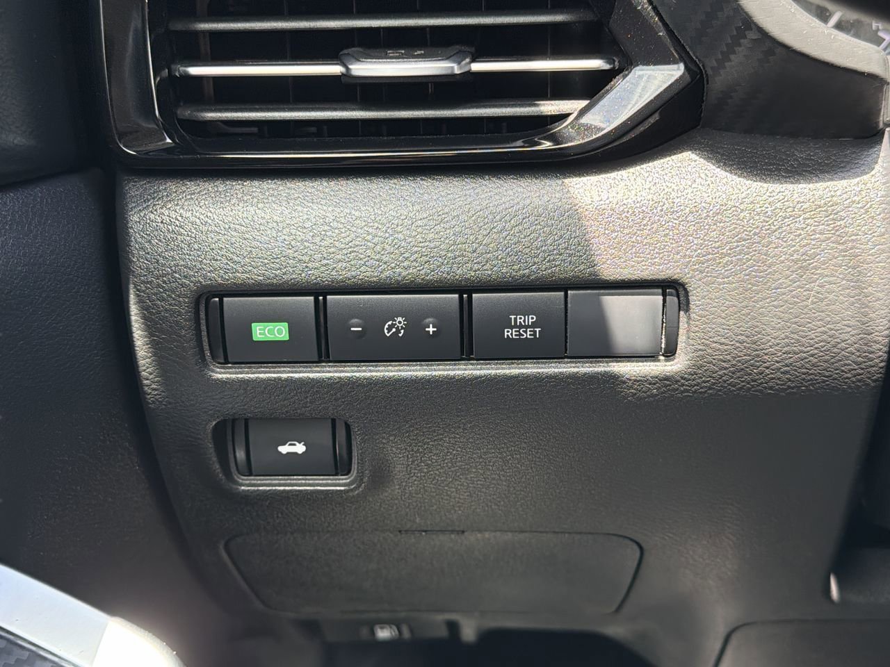 Used 2024 Nissan Sentra SR FWD image 25