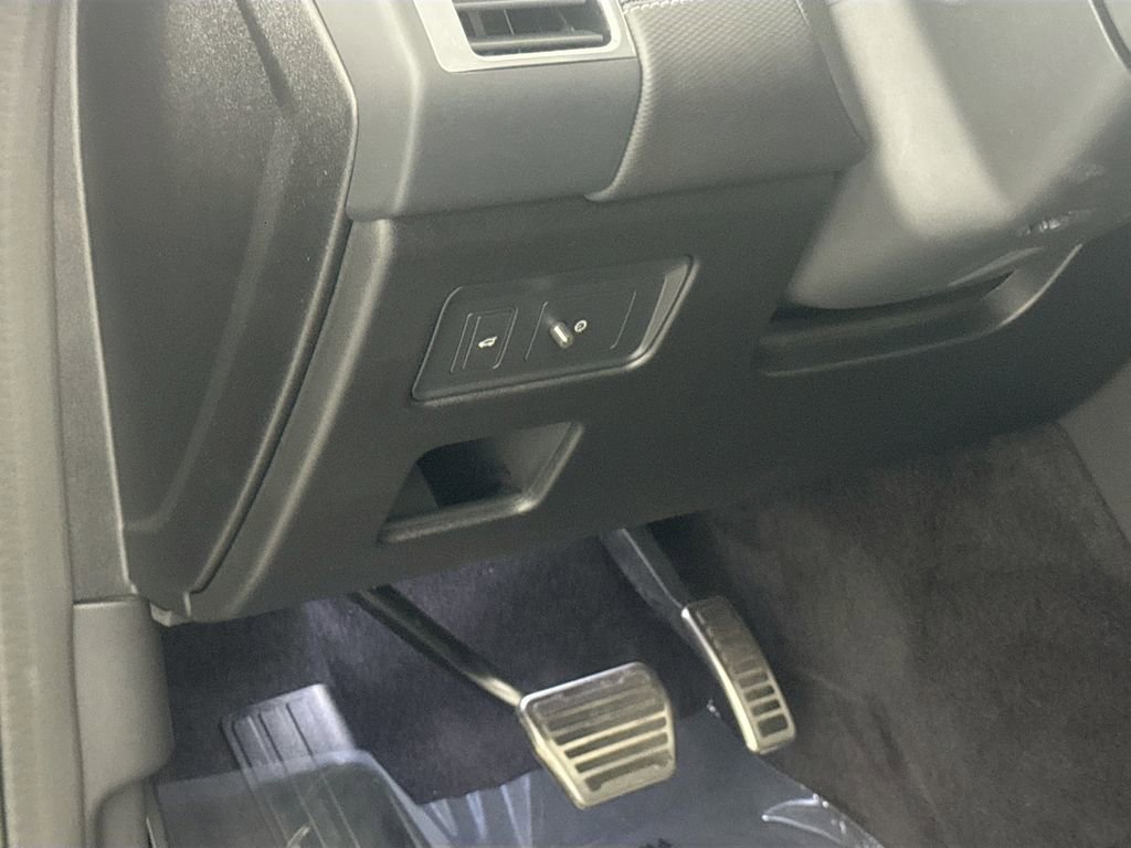 Certified 2023 Land Rover Discovery S R-Dynamic image 10