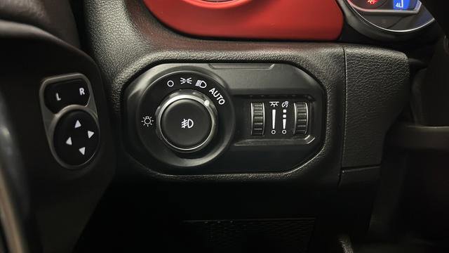 Used 2021 Jeep Wrangler Unlimited Rubicon AWD/4WD image 40