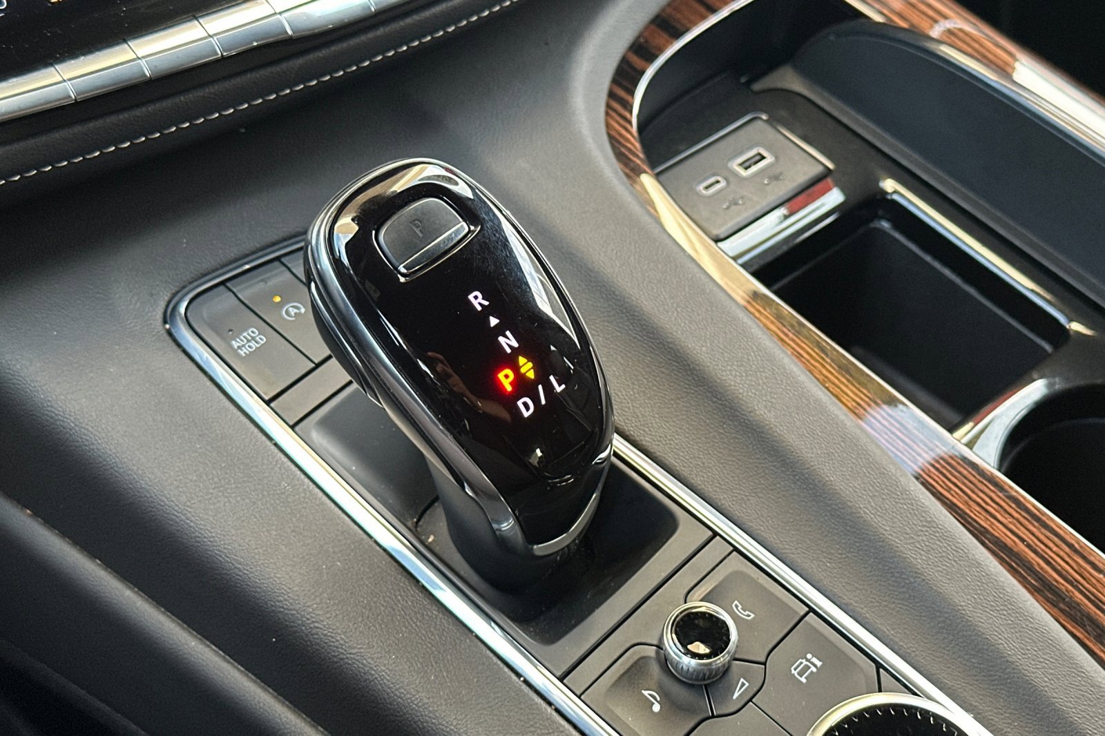 Used 2024 Cadillac Escalade Premium Luxury w/ Performance Package image 31