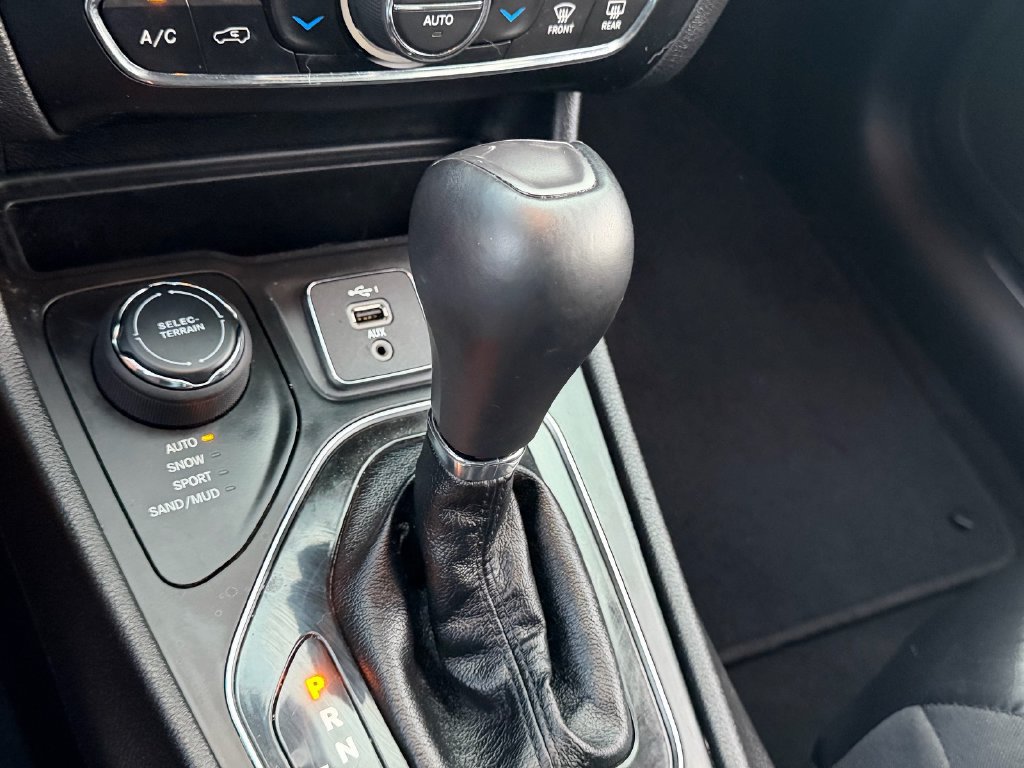Used 2020 Jeep Cherokee Limited AWD/4WD image 22