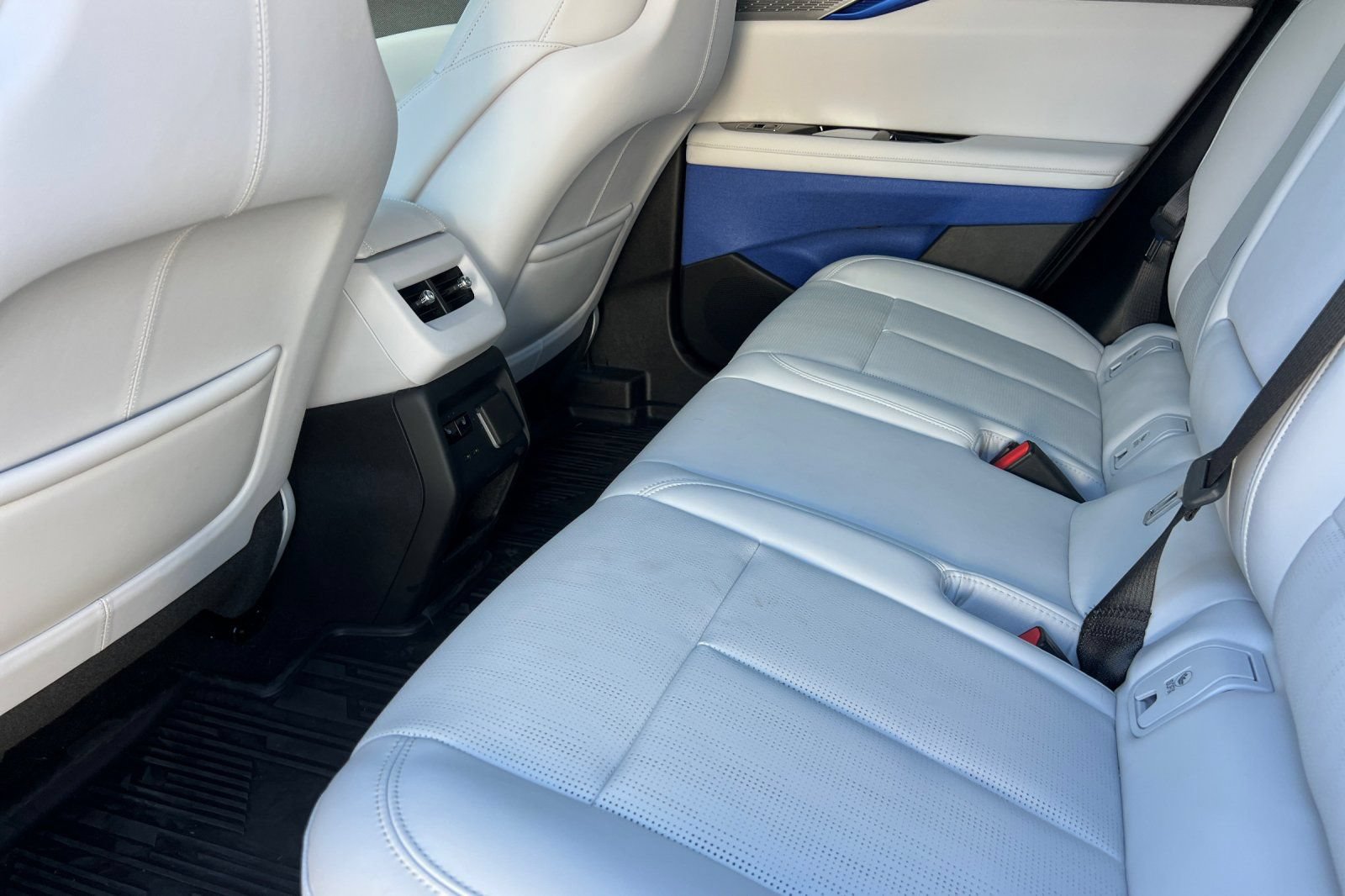 Certified 2026 Cadillac Optiq Luxury 2 w/ LPO, Floor Liner Package RWD image 13