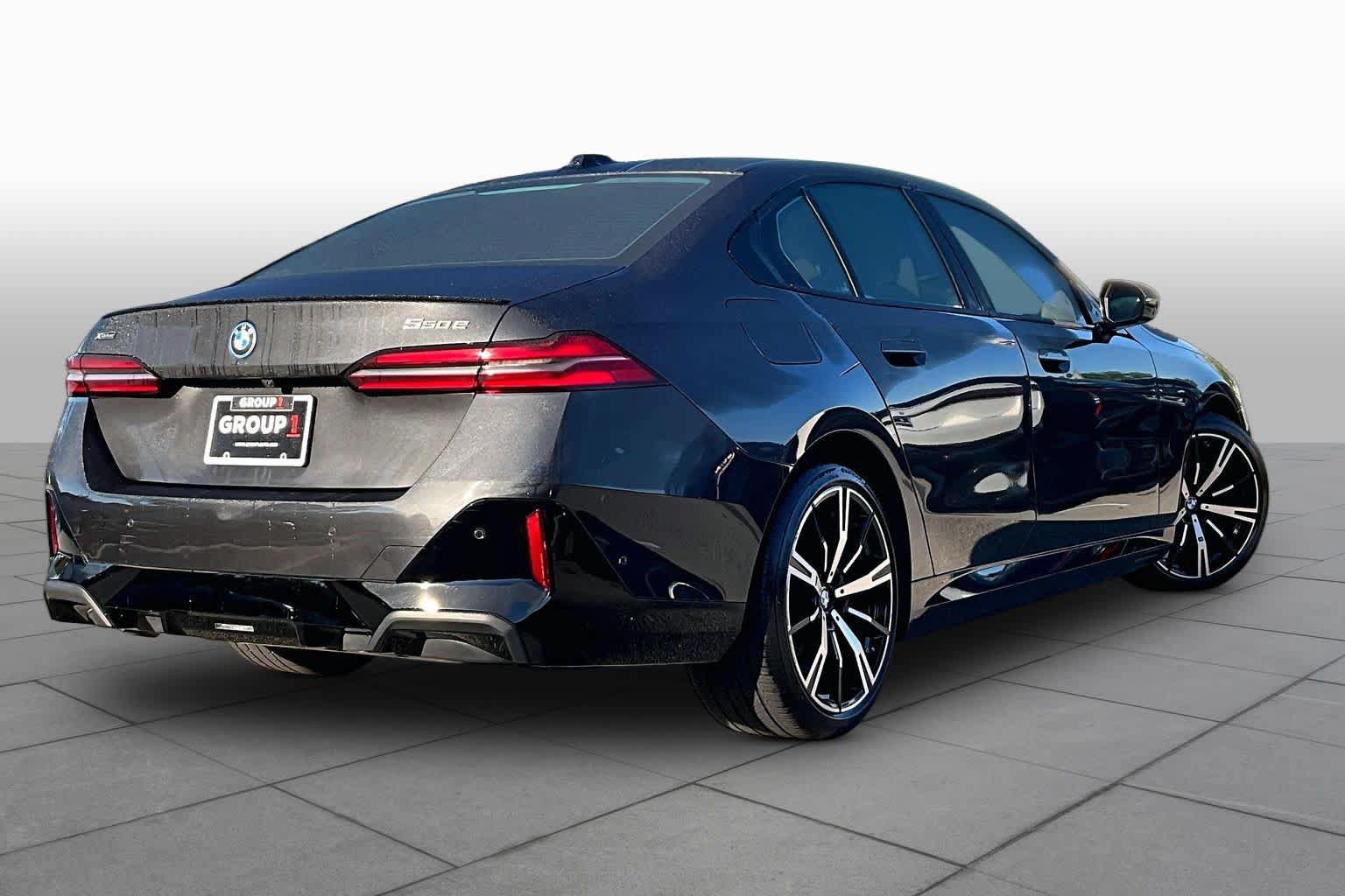 Used 2026 BMW 550e xDrive AWD/4WD image 12