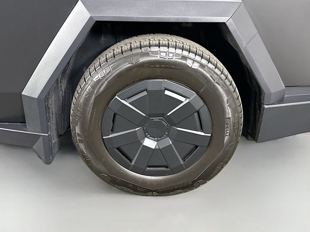 Used 2024 Tesla Cybertruck AWD Crew Cab image 33