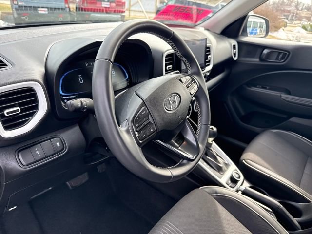 Certified 2025 Hyundai Venue Limited FWD image 14