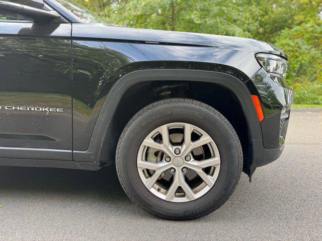 Certified 2022 Jeep Grand Cherokee Limited AWD/4WD image 9