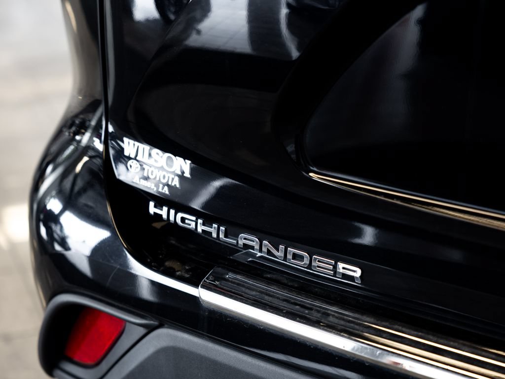 Used 2022 Toyota Highlander XLE AWD/4WD image 7