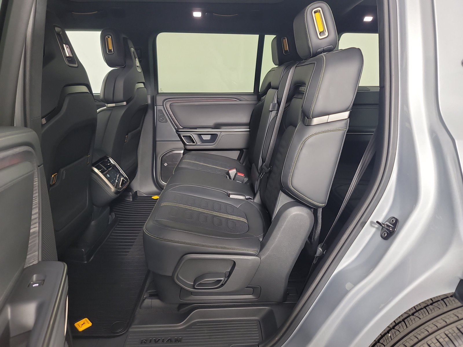 Used 2024 Rivian R1S Adventure AWD/4WD image 21