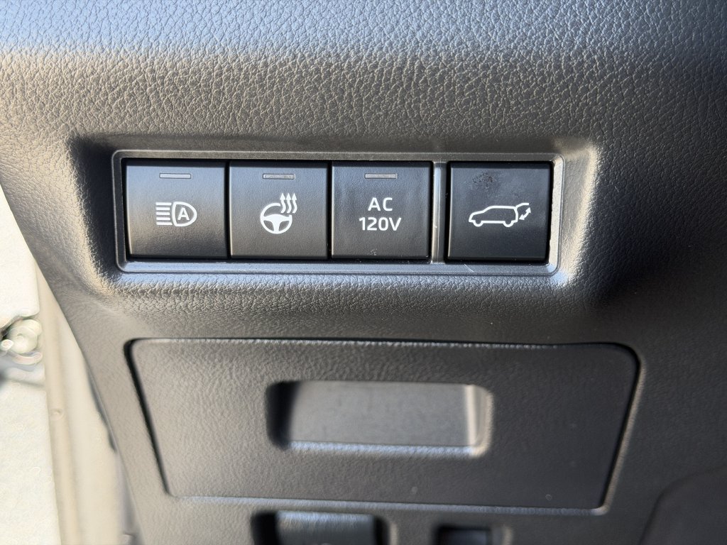 Used 2025 Toyota Grand Highlander AWD Hybrid image 25