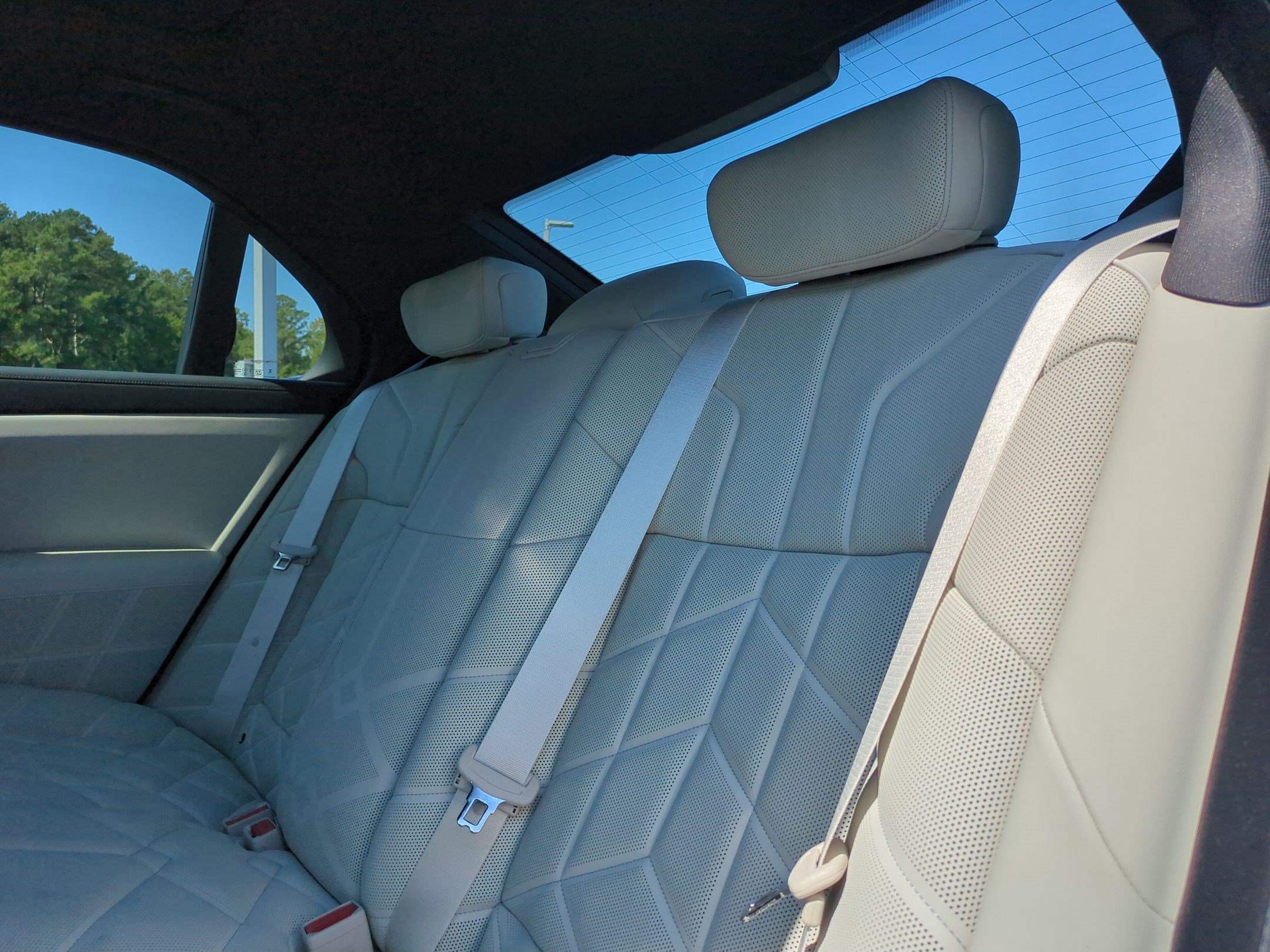 Certified 2025 BMW 740i RWD image 31