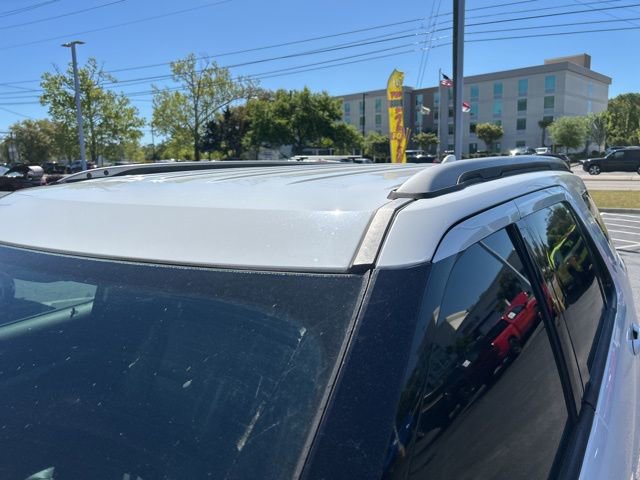 Used 2017 Ford Explorer XLT w/ Equipment Group 202A image 3