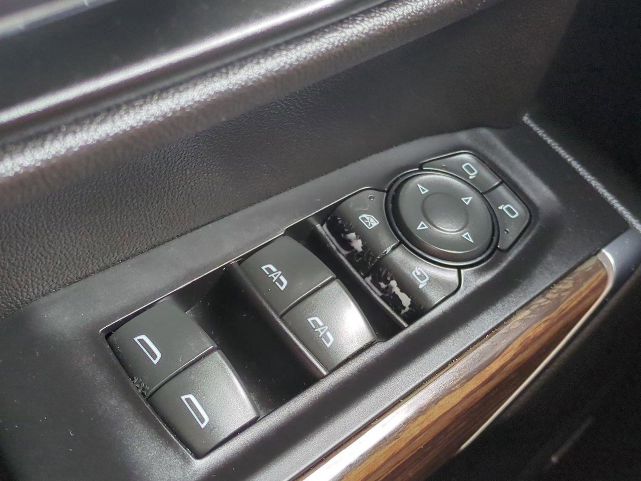 Used 2020 Chevrolet Silverado 1500 High Country w/ Technology Package AWD/4WD image 20