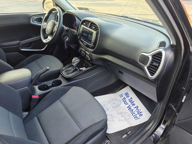 Used 2022 Kia Soul LX image 15