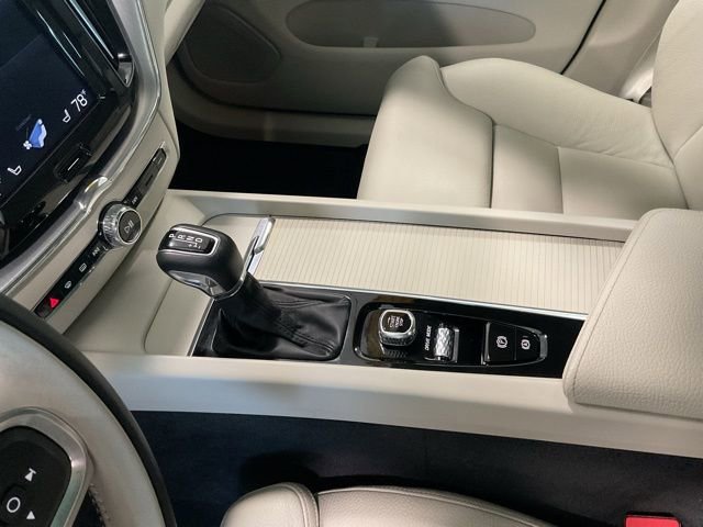 Used 2019 Volvo XC60 T5 Momentum w/ Premium Package image 16