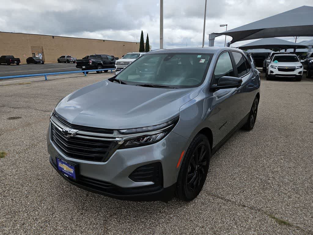 Used 2023 Chevrolet Equinox LS w/ LS Convenience Package FWD image 4