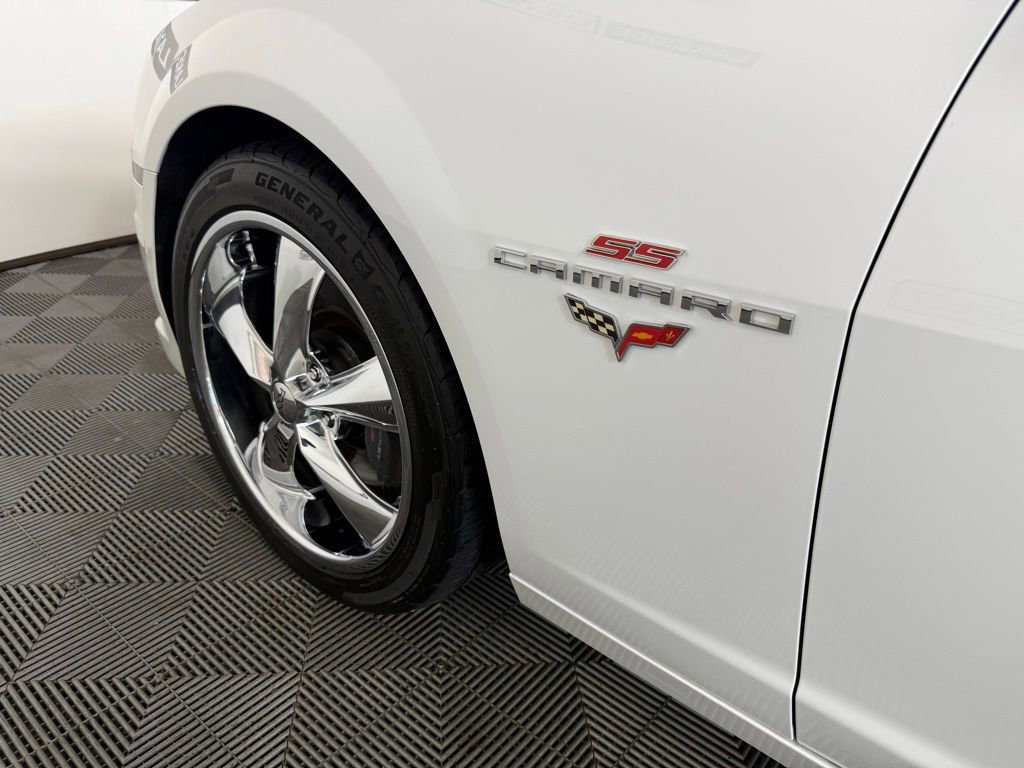 Used 2010 Chevrolet Camaro SS w/ RS Package RWD image 10