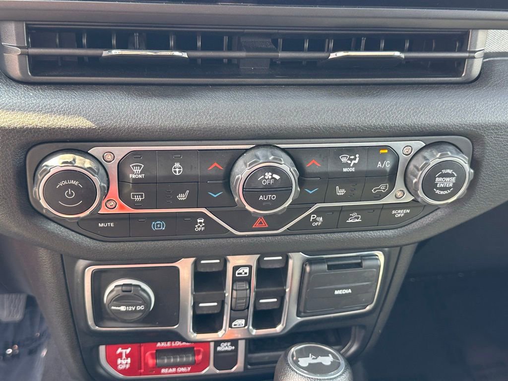 Used 2024 Jeep Wrangler Unlimited image 29