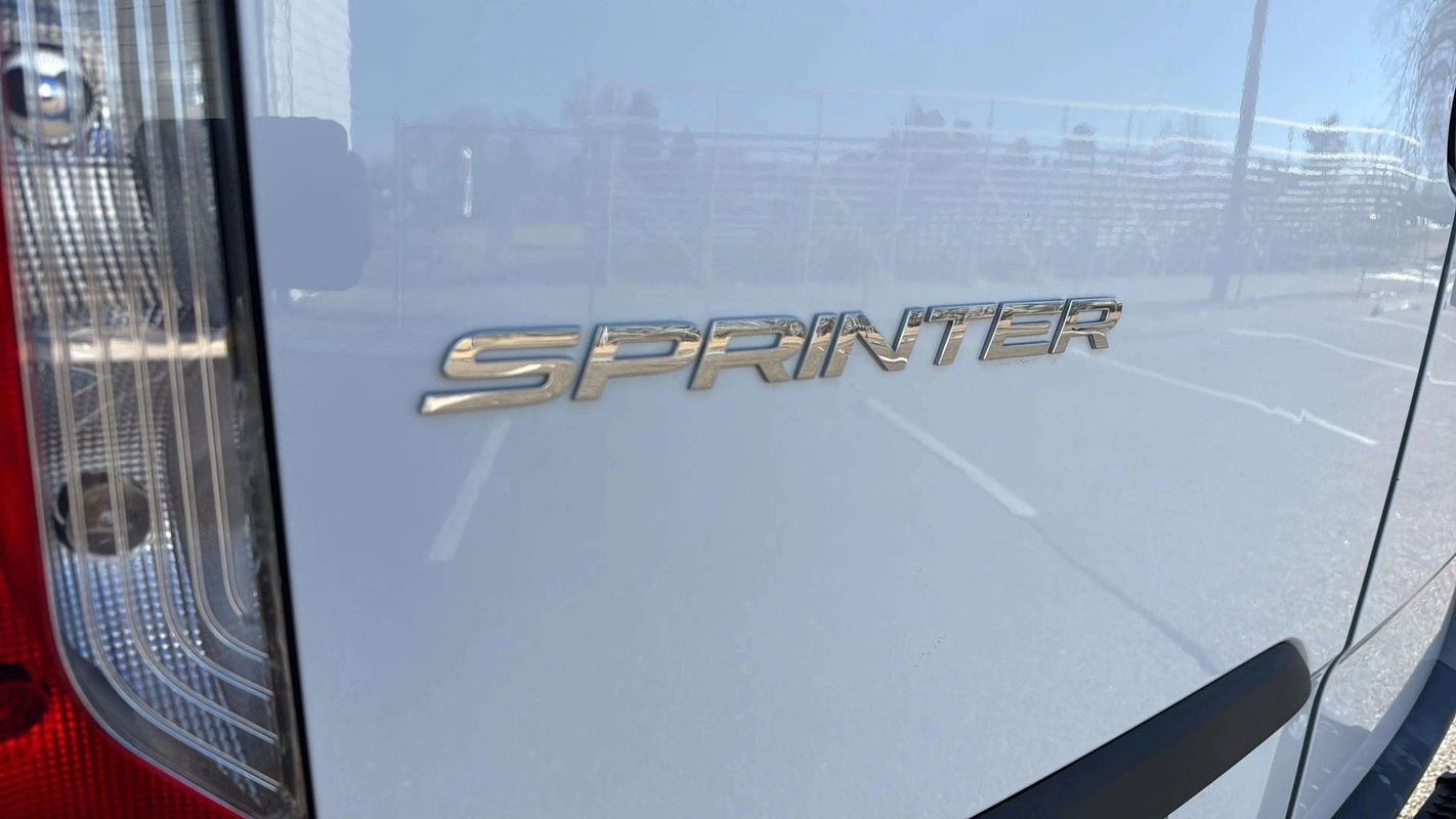 Used 2021 Freightliner Sprinter 2500 image 17