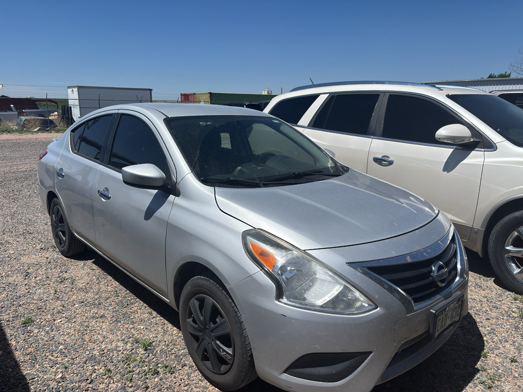 Used 2016 Nissan Versa SV FWD image 2
