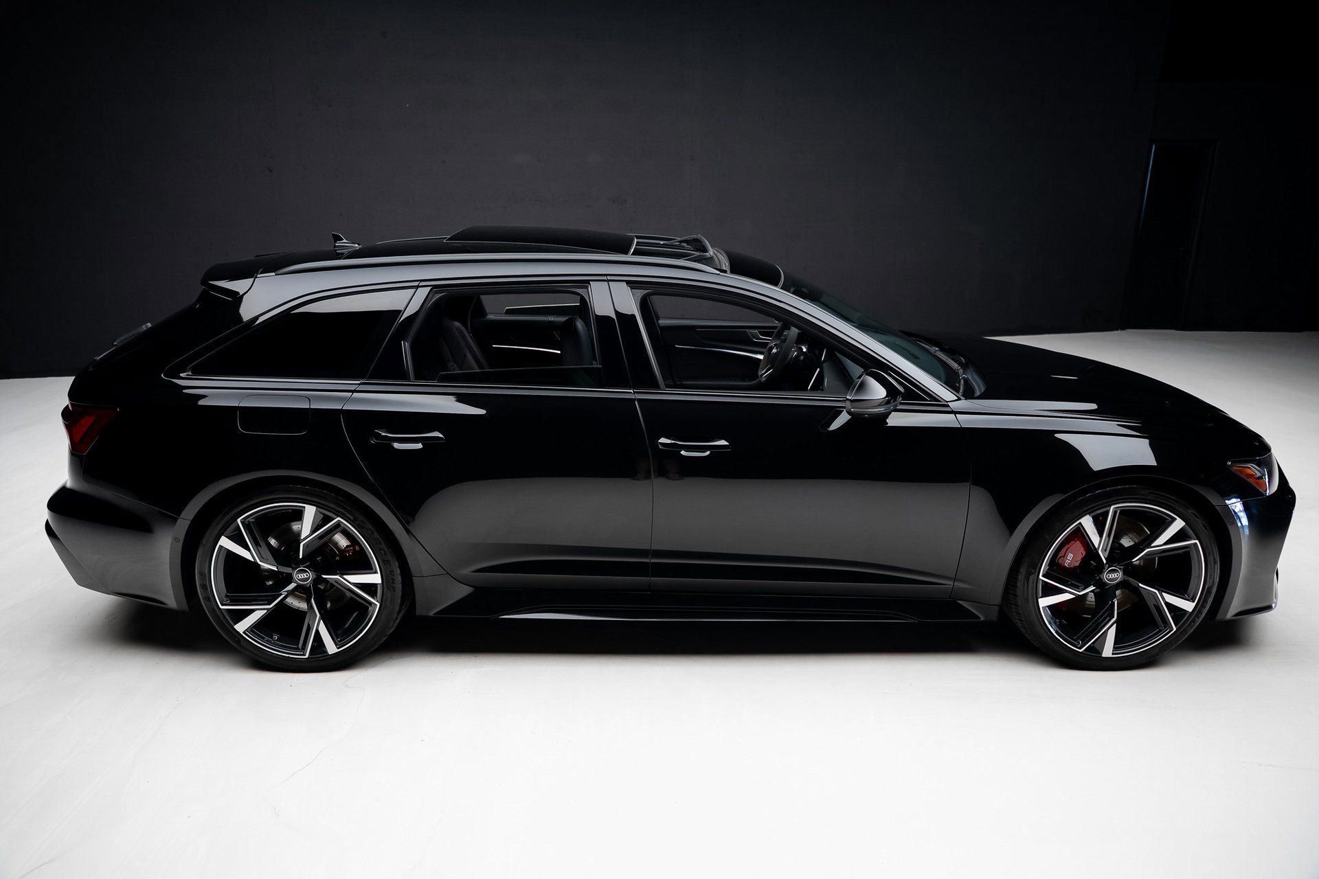 Used 2022 Audi RS 6 AWD/4WD image 32