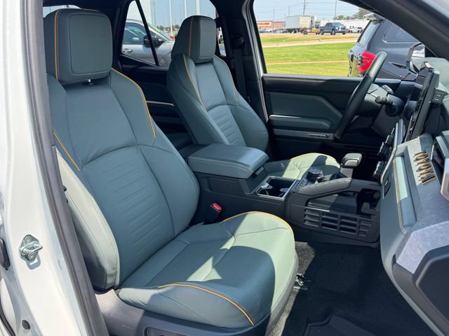 Used 2025 Toyota 4Runner Trailhunter AWD/4WD image 13