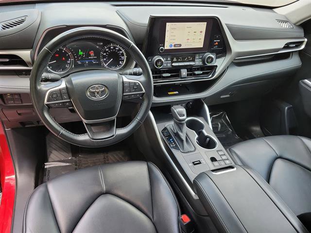 Used 2023 Toyota Highlander L image 12