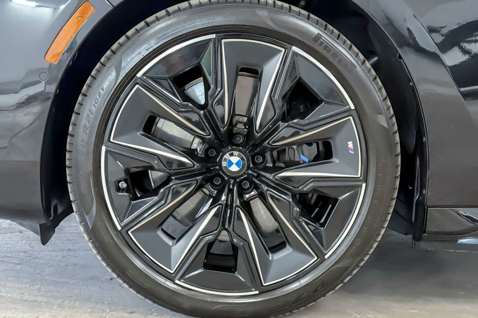 Used 2025 BMW i7 xDrive60 AWD/4WD image 26