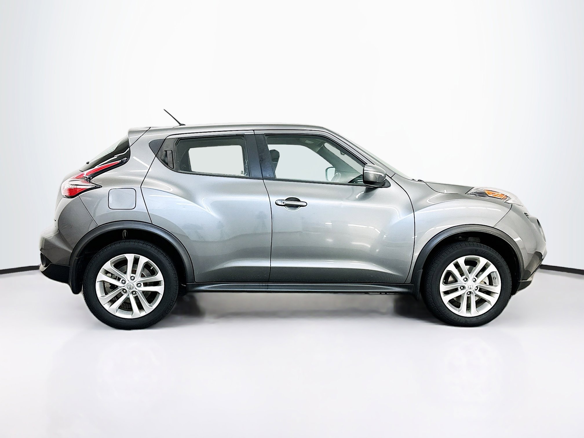 Used 2015 Nissan Juke S image 10