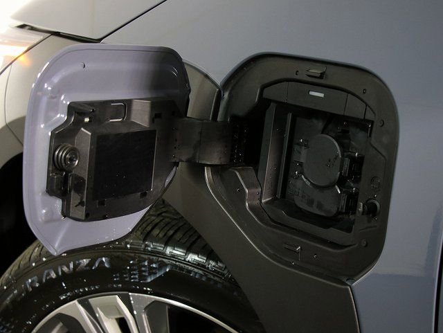 Used 2023 Subaru Solterra Limited image 12