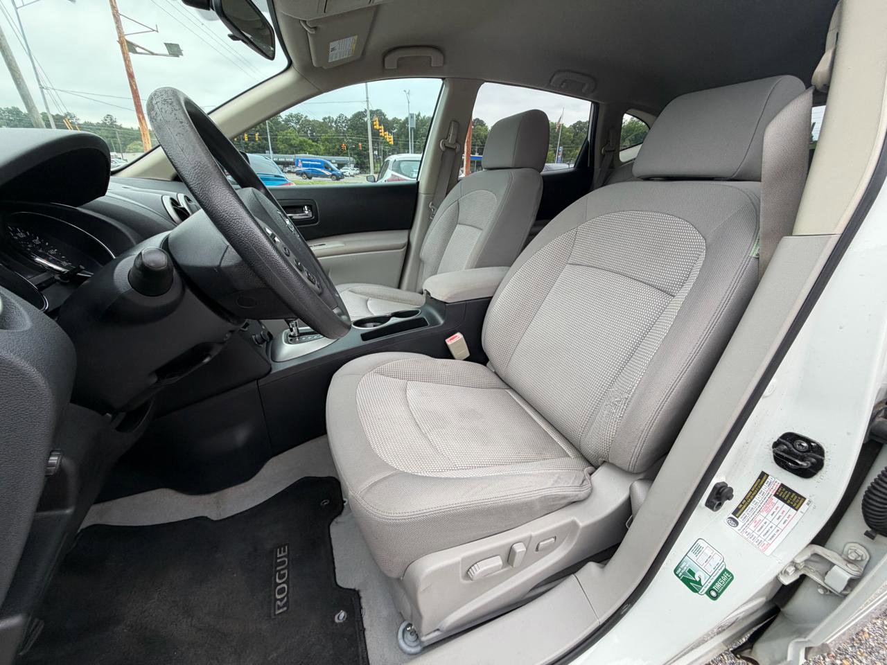 Used 2011 Nissan Rogue SV FWD image 27