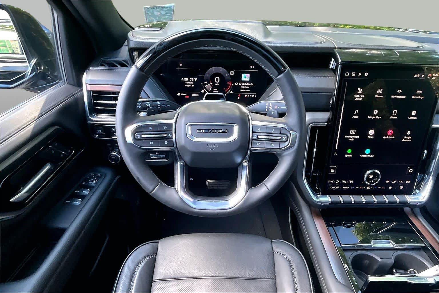 Used 2026 GMC Yukon Denali w/ Denali Reserve Package AWD/4WD image 6